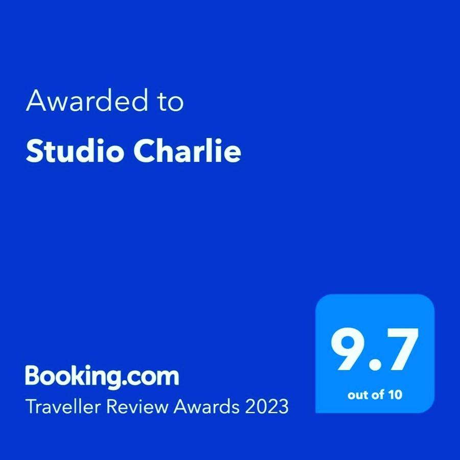 Charlie Aviv Park Belgrado Exterior foto